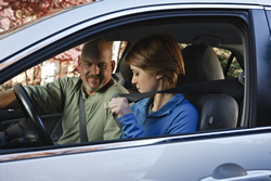 Photo: Teen girl putting on seat belt 