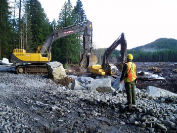 Workers prepare to reconstruct flooded road (File photo: National Park Service)