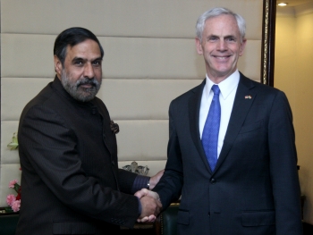 Secretary of Commerce John Bryson meets with Indian Minister of Commerce Anand Sharma (credit: Rakesh Malhotra, Department of State)