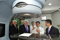 Secretary Locke, Congressman McDermott and Congressman Reichert Made in America radiotherapy equipment at Seoul National University Hospital