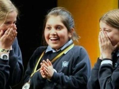 Photo: Afghan refugee girl won gold medal in UK spelling bee competition.