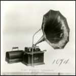 Fireside phonograph with Cygnet horn