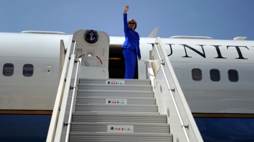 Secretary Clinton boards plane in Beirut, Lebanon, April 26, 2009. [State Department Photo]