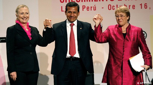 U.S. Secretary of State Hillary Rodham Clinton, left, Peru's President Ollanta Humala, center, and Michelle Bachelet, Chile's former president and U.N. Women executive director, pose for photos at the opening of a conference on women's empowerment in Lima, Peru, Oct. 16, 2012. [AP Photo]