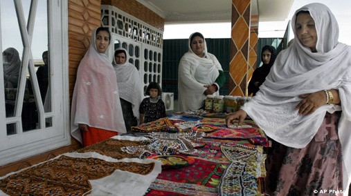An Afghan woman, right, looks at handicrafts at the Business Development Center of the Afghan Women's Business Association in Jalalabad, the provincial capital of Nangarhar province, Afghanistan April 11, 2007. [AP File Photo]