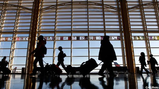 Travelers walk through the terminal at Washington’s National Airport, Nov. 2010. [AP File Photo]