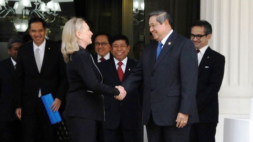 U.S. Secretary of State Hillary Rodham Clinton shakes hands with Indonesian President Susilo Bambang Yudhoyono before their bilateral meeting in Jakarta, Indonesia, September 4, 2012. [State Department photo/ Public Domain]