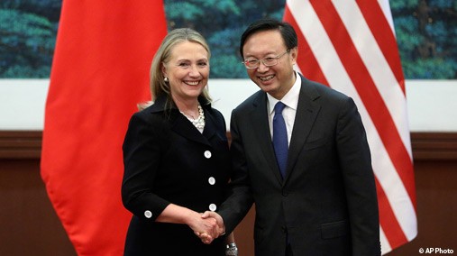 Chinese Foreign Minister Yang Jiechi, right, and U.S. Secretary of State Hillary Rodham Clinton shake hands after attending the press conference at the Great Hall of the People in Beijing, China Sept. 5, 2012. [AP Photo]