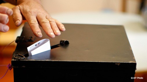 Man casts vote in Donegal, Ireland, June 4, 2009. [AP Photo]