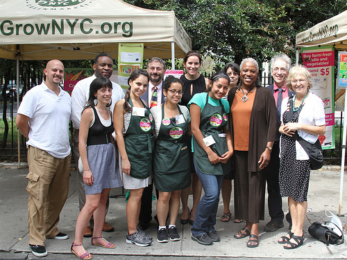(left to right top) Mike Hurwitz, Director of the Greenmarkets Programs, GrowNYC; Anthony Jordan, Community Liaison for Congressman Serrano; Joel Berg, Executive Director, New York City Coalition Against Hunger; Kim Kessler, Food Policy Coordinator, NYC Mayor’s Office; Cathy Nonas, Senior Advisor, DOHMH. (left to right bottom) Alyson Abrami, Manager Farmers’ Market Program, DOHMH; Culinary Nutritionists, Stellar Farmers’ Market Program; Audrey Rowe, Administrator for the USDA Food and Nutrition Service; Linda La Violette, Director of Farmers’ Markets, Empire State Development 