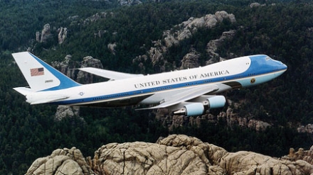 Air Force One over Mount Rushmore