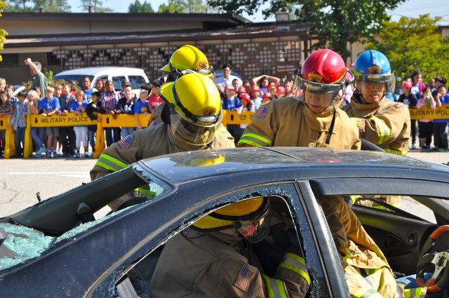 Yongsan Fire station conducts a vehicle extrication to celebrate Fire Prevention Week, Oct. 11. (U.S. Army photo by Cpl. Lee Hyokang)