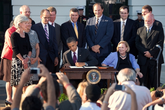 President Barack Obama signs Executive Order at 20th anniversary of the Americans with Disabilities Act