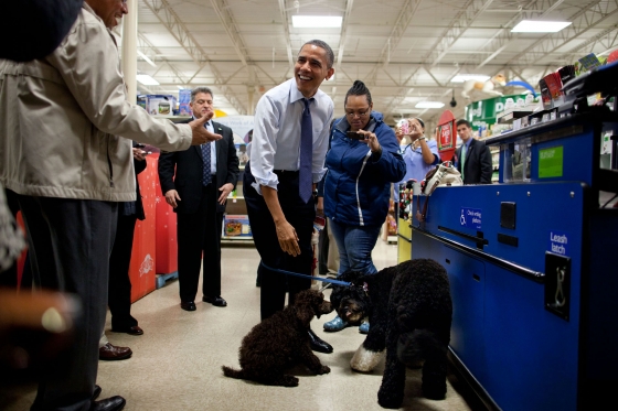 President Obama and Bo go shopping