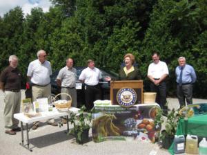 Chairwoman Stabenow meets with representatives from bio-based manufacturing companies to highlight this emerging industry. 