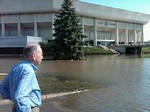 Grassley views flood damage in Ames