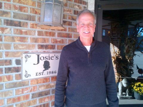 Photo: Robba and I are in SEK this evening. A new experience Josie's Ristorante in downtown Scammon. We have heard a lot about this restaurant and are excited to try the local Italian cuisine.

Tomorrow we participate in PSU homecoming: parade, tailgate and football. Go Gorillas.
