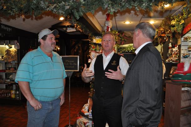 Senator Coats Visits Schnitzelbank Restaurant in Jasper