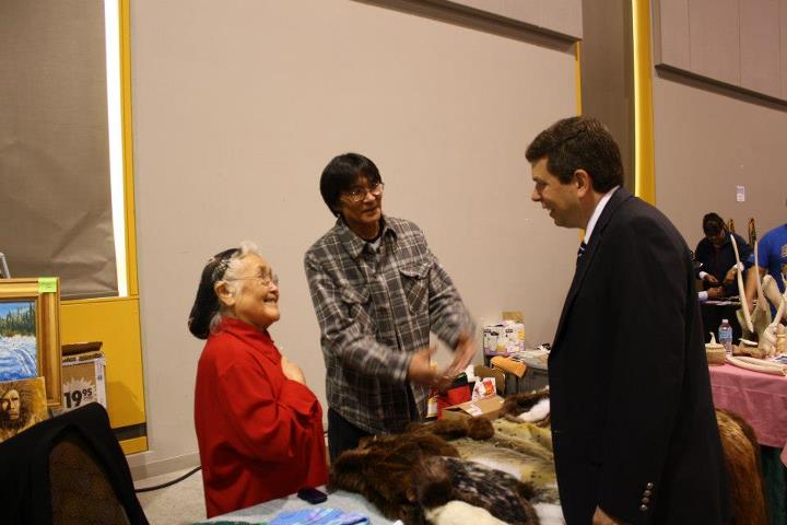 Photo: Greeting artists in the craft fair