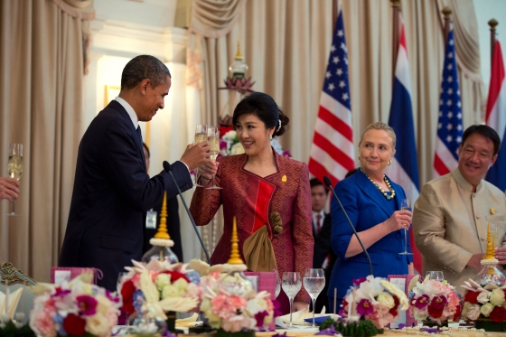 Thai Prime Minister Yingluck Shinawatra offers a toast during an official dinner with President Obama (November 18, 2012)