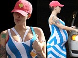  Pregnant model Amber Rose stopping to get a juice before visiting a friend at an office building