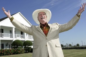 FILE - In this Oct. 9, 2008 file photo, actor Larry Hagman poses in front of the Southfork Ranch mansion in Parker, Texas made famous in the television show 'Dallas.' Actor Larry Hagman, who for more than a decade played villainous patriarch JR Ewing in the TV soap Dallas, has died at the age of 81, his family said Saturday Nov. 24, 2012. (AP Photo/Tony Gutierrez, File)