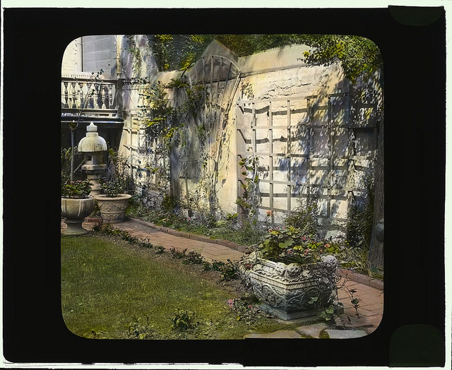 [The Touchstone Garden, 118-120 East 30th Street, New York, New York. (LOC)