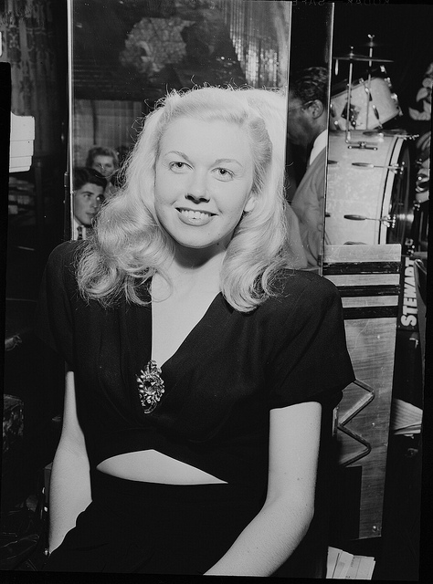 [Portrait of Doris Day, Aquarium, New York, N.Y., ca. July 1946] (LOC)