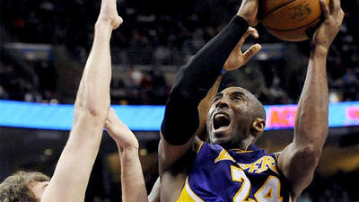 Always a superstar, Lakers' Kobe Bryant relies on his superpowers