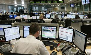 Trading week before Christmas: Traders react to early market moves on the London Stock Exchange 