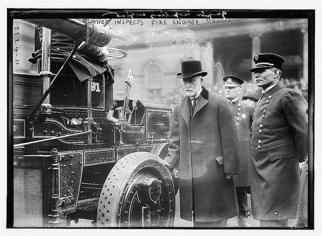 Gaynor inspects fire engine (LOC)