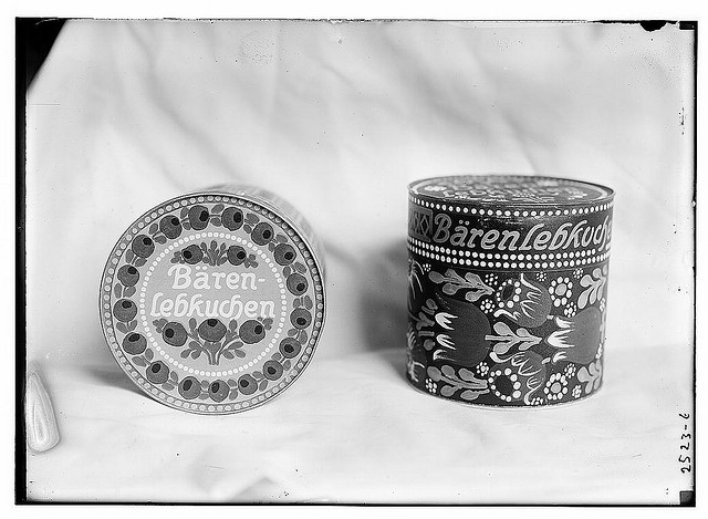 [Tins of lebkuchen (cookies), probably manufactured by German company Baren-Schmidt] (LOC)