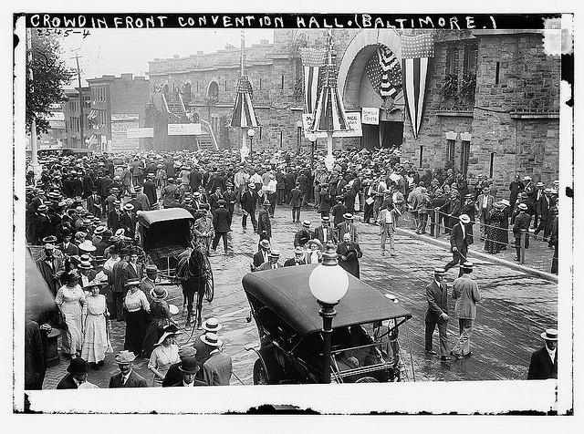 Crowd in front of Convention Hall, Baltimore, Md. (LOC)