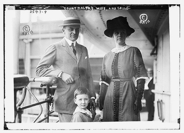 Count Moltke, wife and child (LOC)