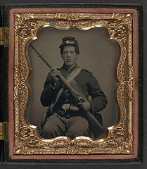 [Unidentified soldier in Union uniform with musket and haversack] (LOC)