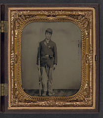 [Unidentified soldier in Union uniform with bayoneted musket] (LOC)