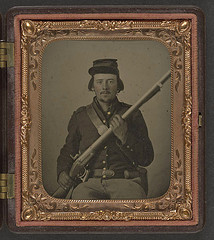 [Unidentified soldier in Union uniform with musket and bayonet in scabbard] (LOC)