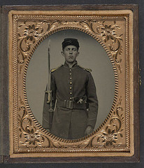 [Unidentified young soldier in Union uniform with revolver, musket, and attached U.S. model 1862 Zouave sword bayonet] (LOC)