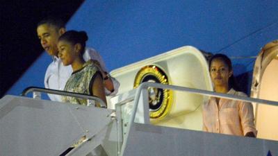 Obama and family arrive in Hawaii for Christmas holiday