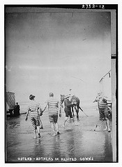 Bathers in rented gowns, Ostend (LOC)