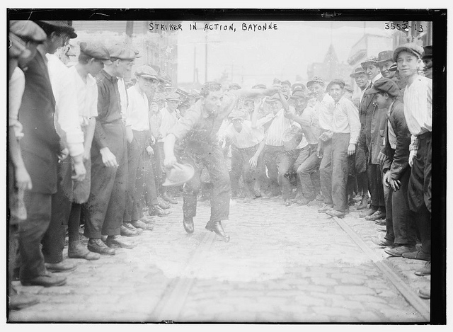 Strikers in action, Bayonne  (LOC)