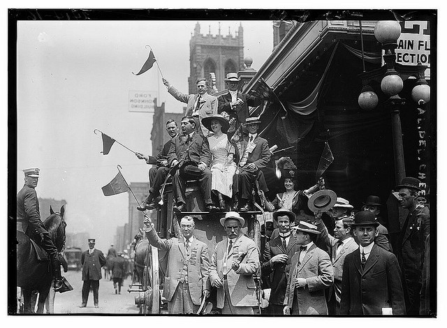 [California delegates cheering on stagecoach at the 1912 Republican National Convention held at the Chicago Coliseum, Chicago, Illinois, June 18-22, 1912] (LOC)