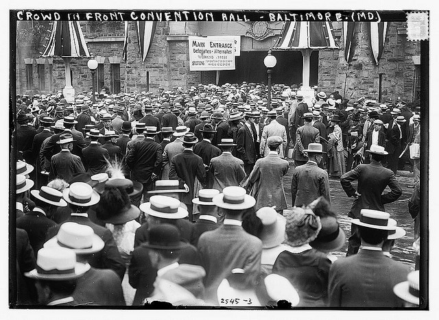 Crowd in front of Convention Hall, Baltimore, Md. (LOC)