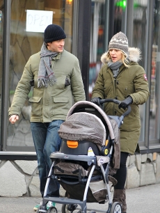 Hugh Dancy and Claire Danes spotted strolling through New York City on December 24, 2012