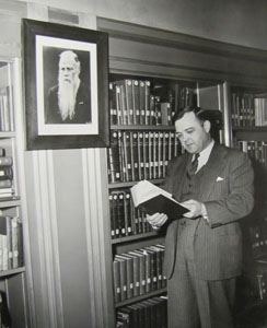 Image of Luther Evans with portrait of Gennadii Yudin, 1946