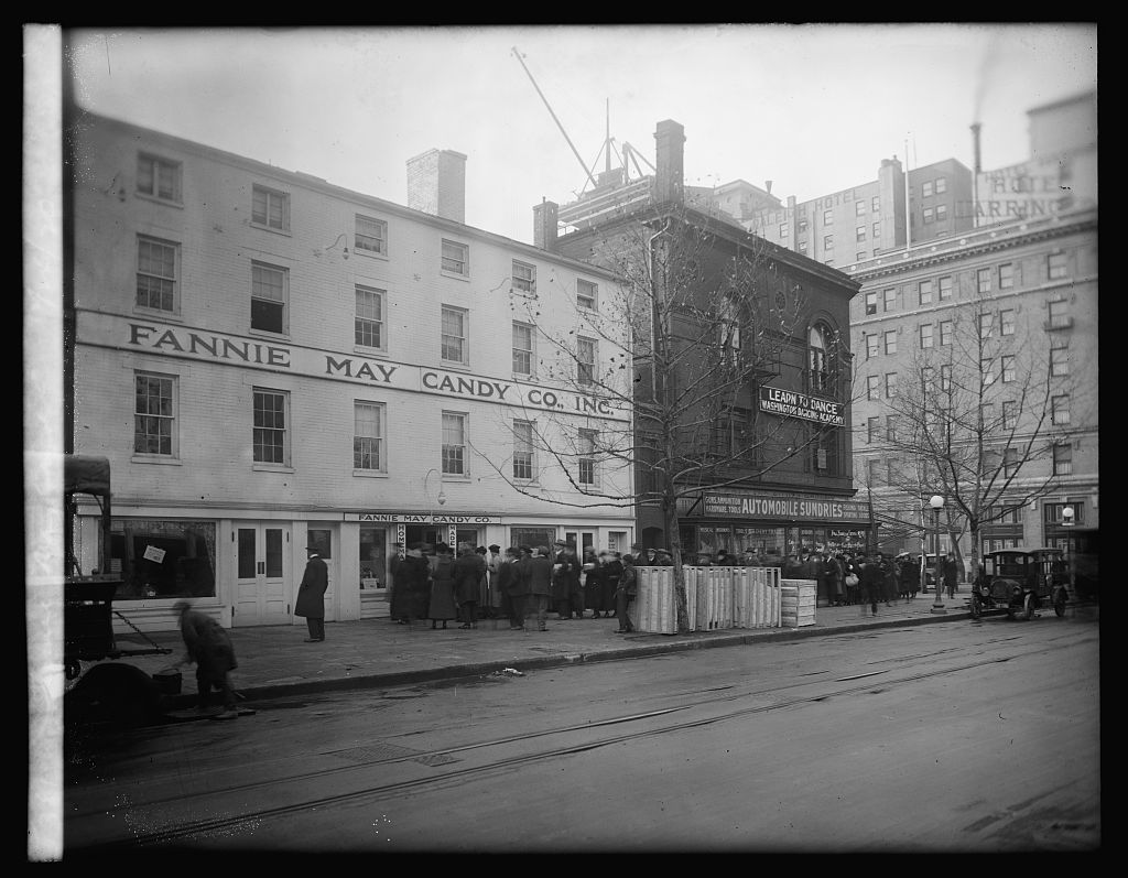 Fannie May Candy Co., 12/24/20. Photo by National Photo Company, 1920. http://hdl.loc.gov/loc.pnp/npcc.29707