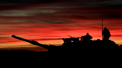 Marines from Company C, 1st Tank Battalion, prepare their tank for the day’s attack on Range 210 Dec. 11, 2012, during Steel Knight 13.