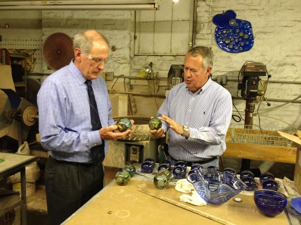 Senator Coats Visits Kokomo Opalescent Glass