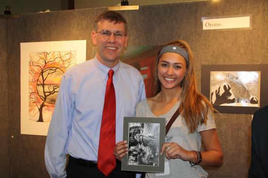 Rep. Erik Paulsen meets with students at his annual Congressional Art Competition