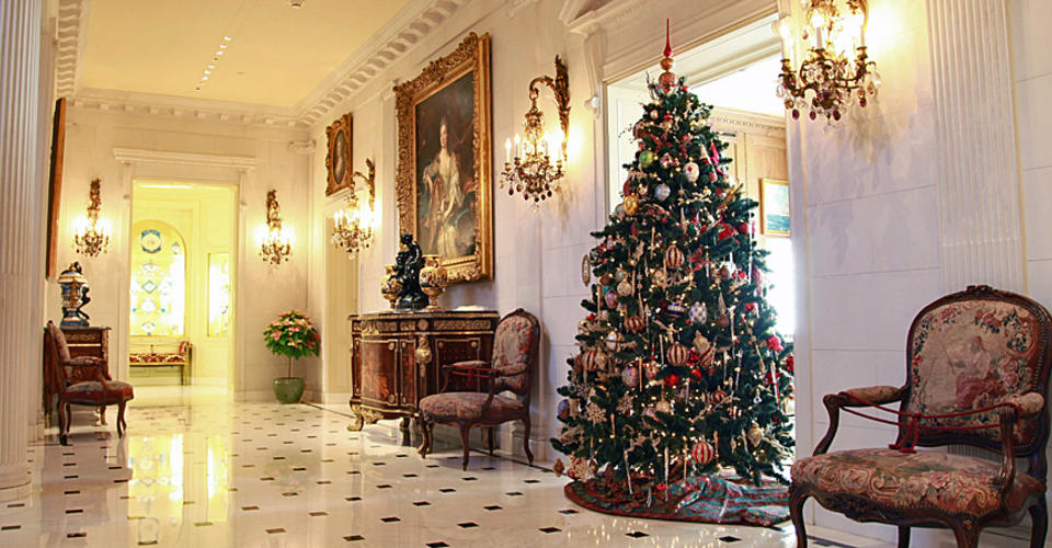 Christmas tree in Entry Hall at Hillwood